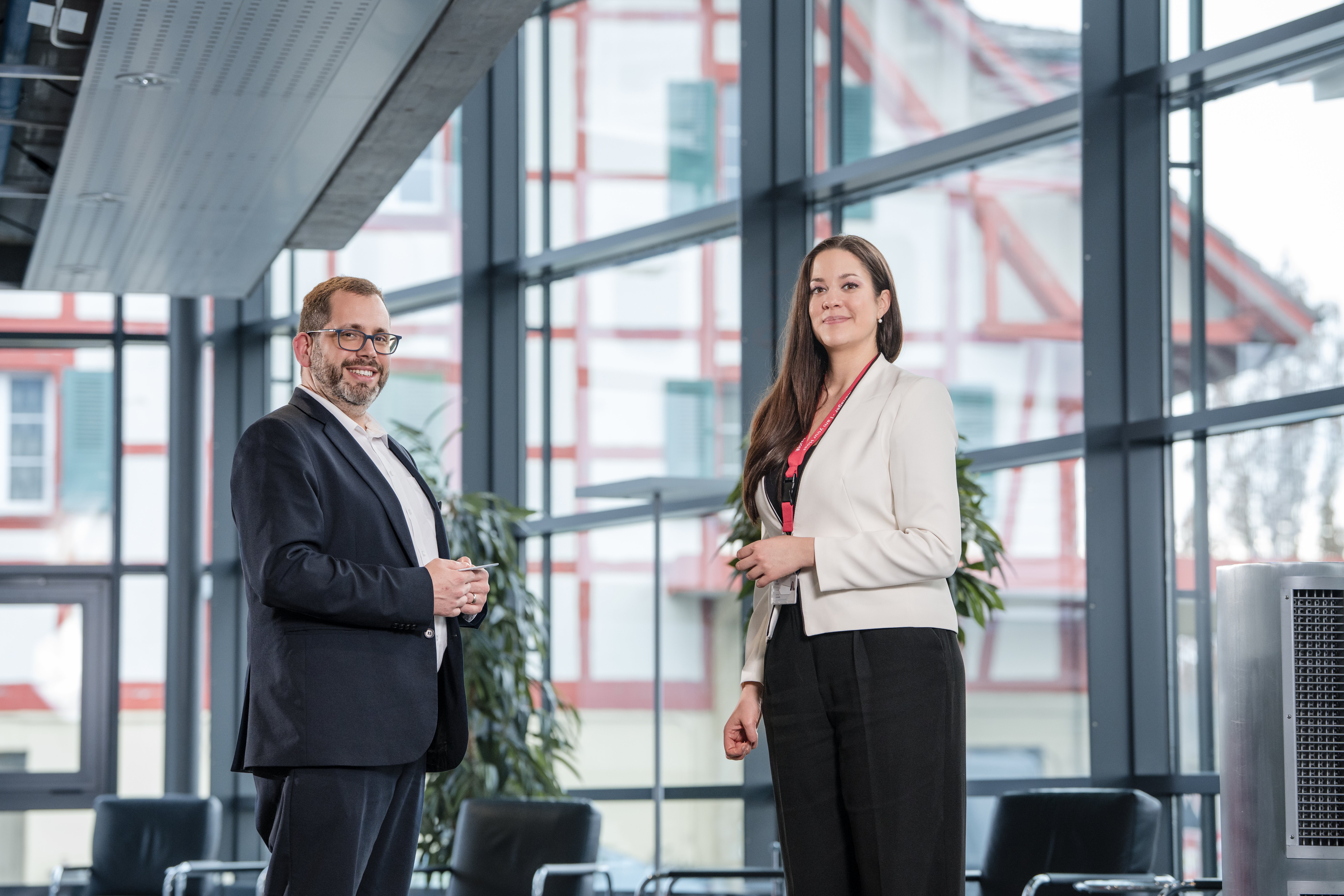 Jorge Alves - Empfangsmitarbeiter - Jamina Zeciroski - Workplace Experience Manager-1