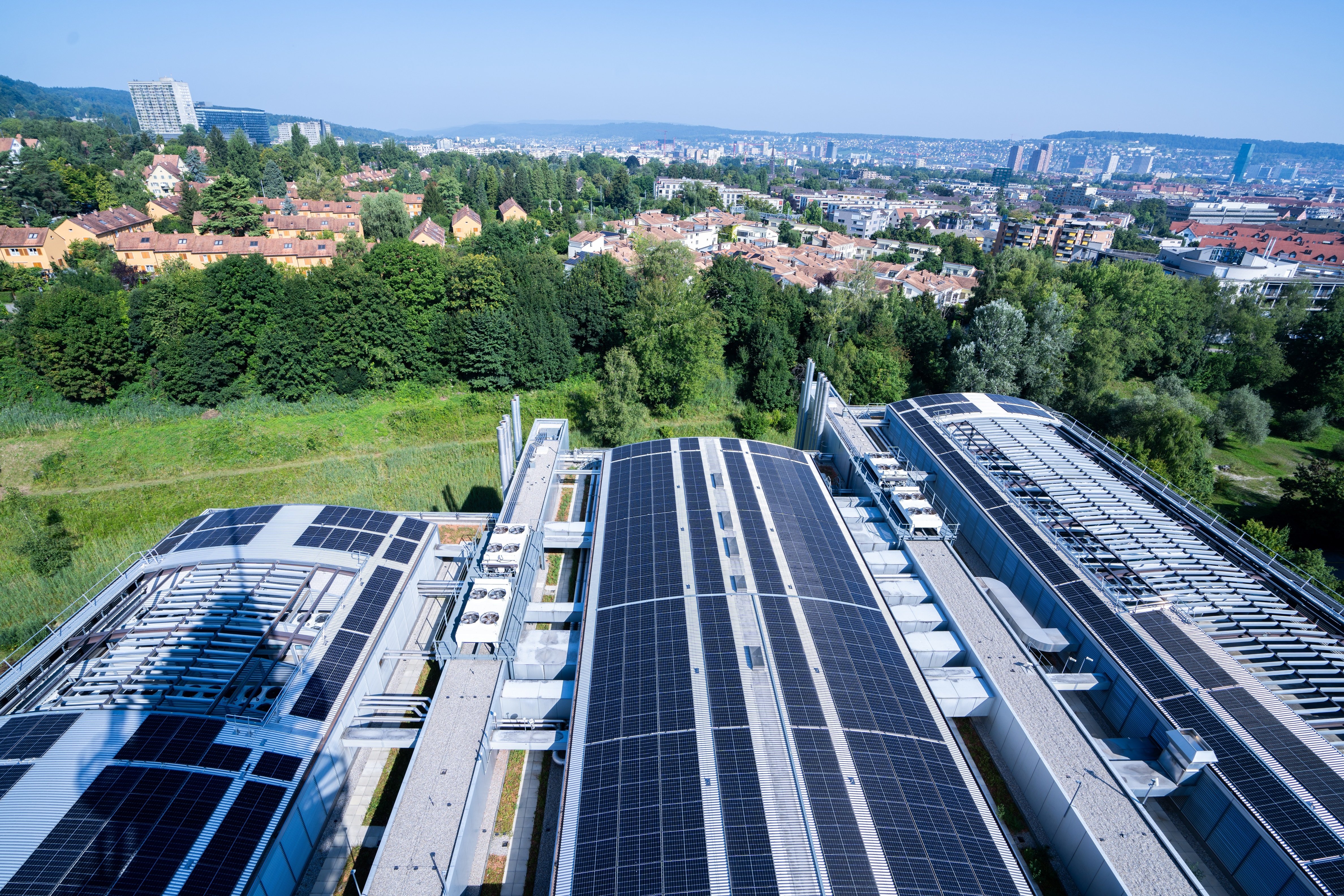 CH_2025_ISS_Services_Energy Management_Photovol