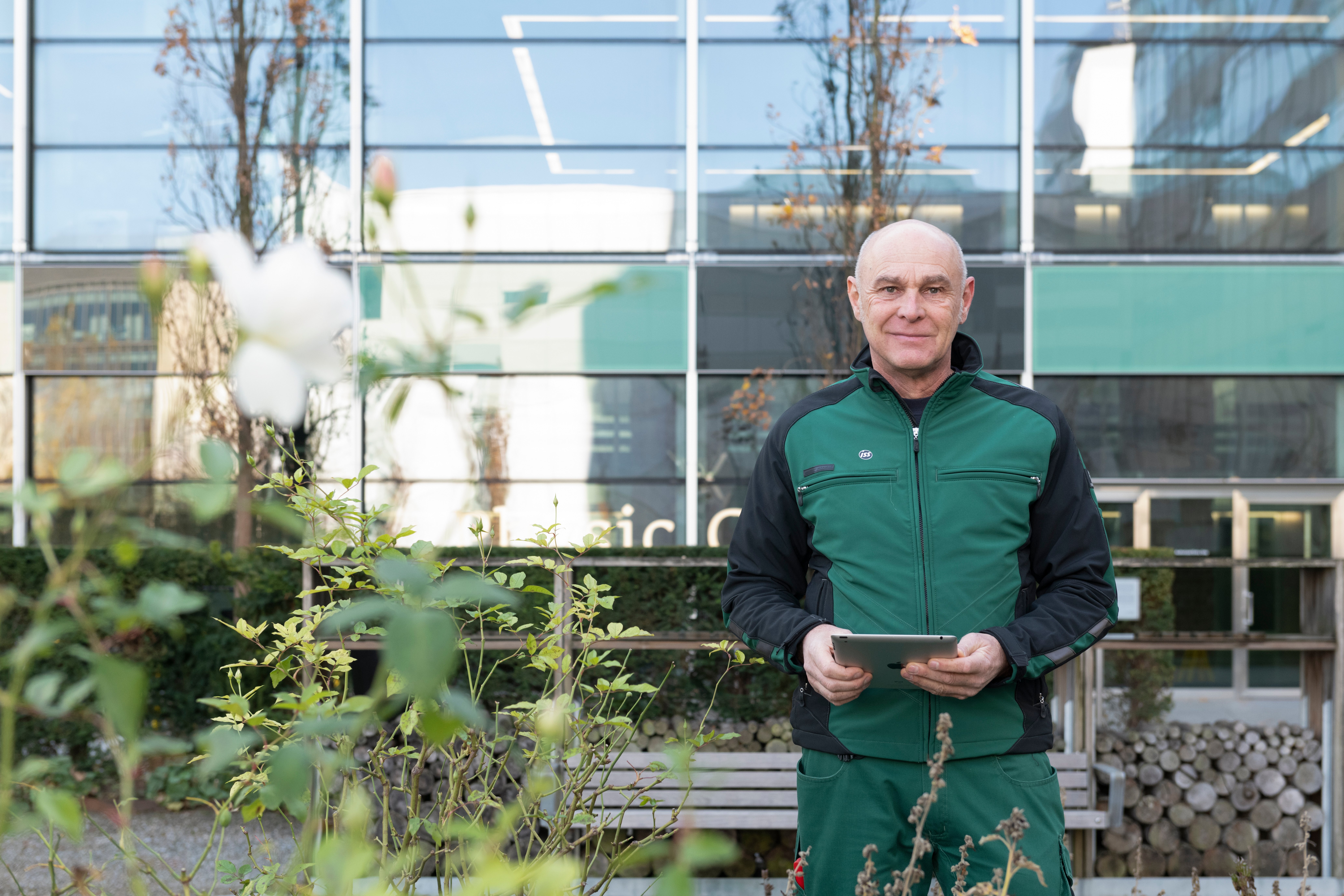 CH_2025_ISS_Services_Green_Oliever