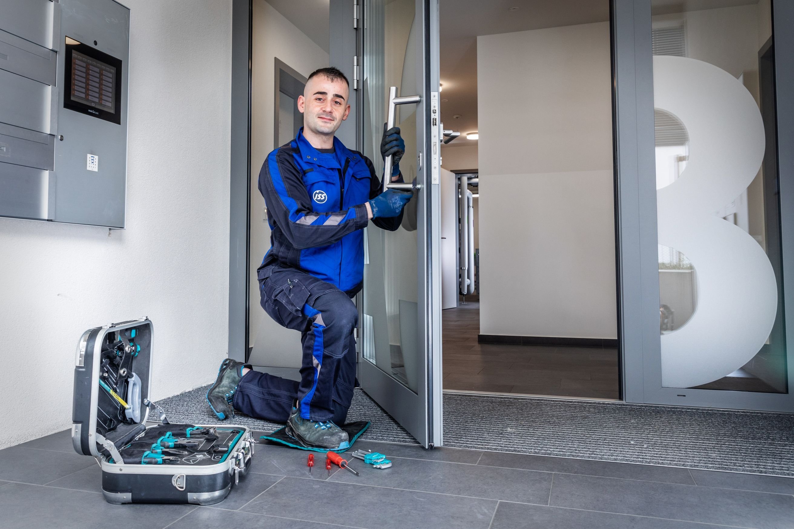 CH_2025_ISS_Services_Hauswart_Pier Paolo